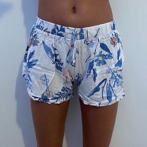 Flowy Flower Pattern Woman Shorts